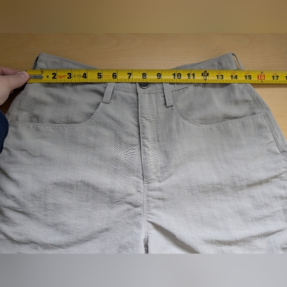 THE NORTH FACE Women short beige color size 10 (made small) 100% Nylon - Picture 7 of 9